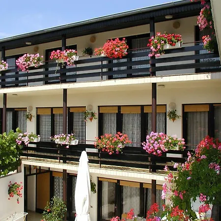 Mautner Bed & Breakfast 3*